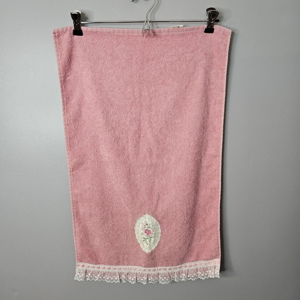 Vtg‎ Cannon Pink 100% Cotton Hand Towel Floral Applique Lace Trim Made in USA